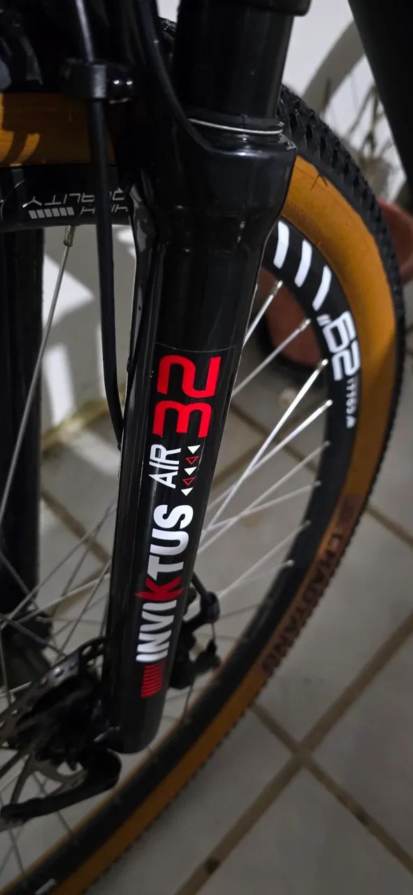 Bike Colli aro 29 com acessórios e pouco usada