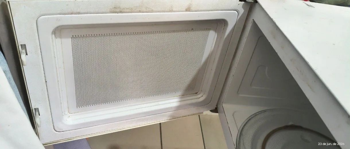 Vendo microondas Eletrolux usado em estado bom  - Foto 3