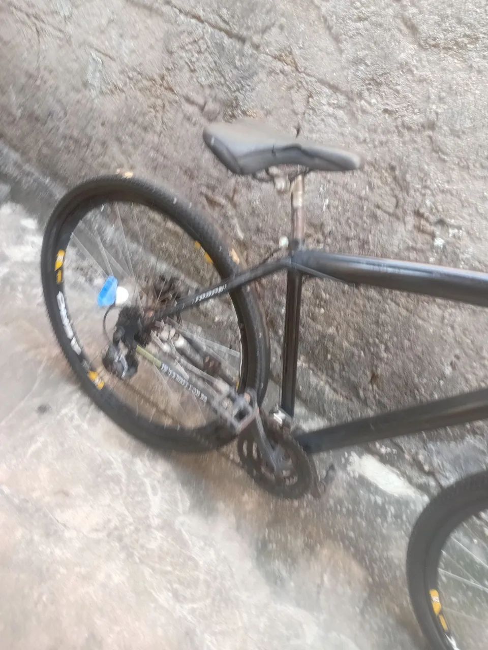 Bicicleta Aro 29 com marcha e freio a disco bem conservada - Foto 4