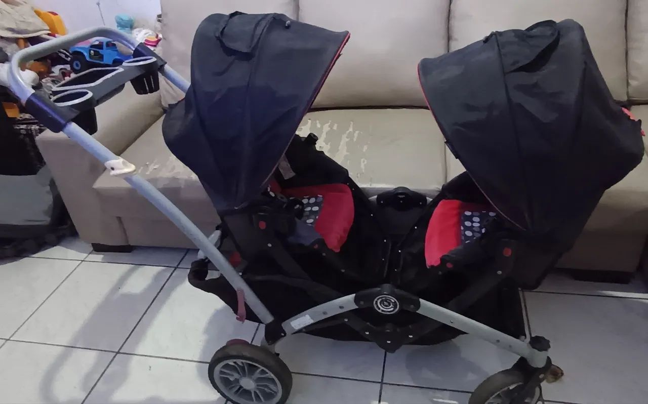 Vende se carro de bebê gêmeos