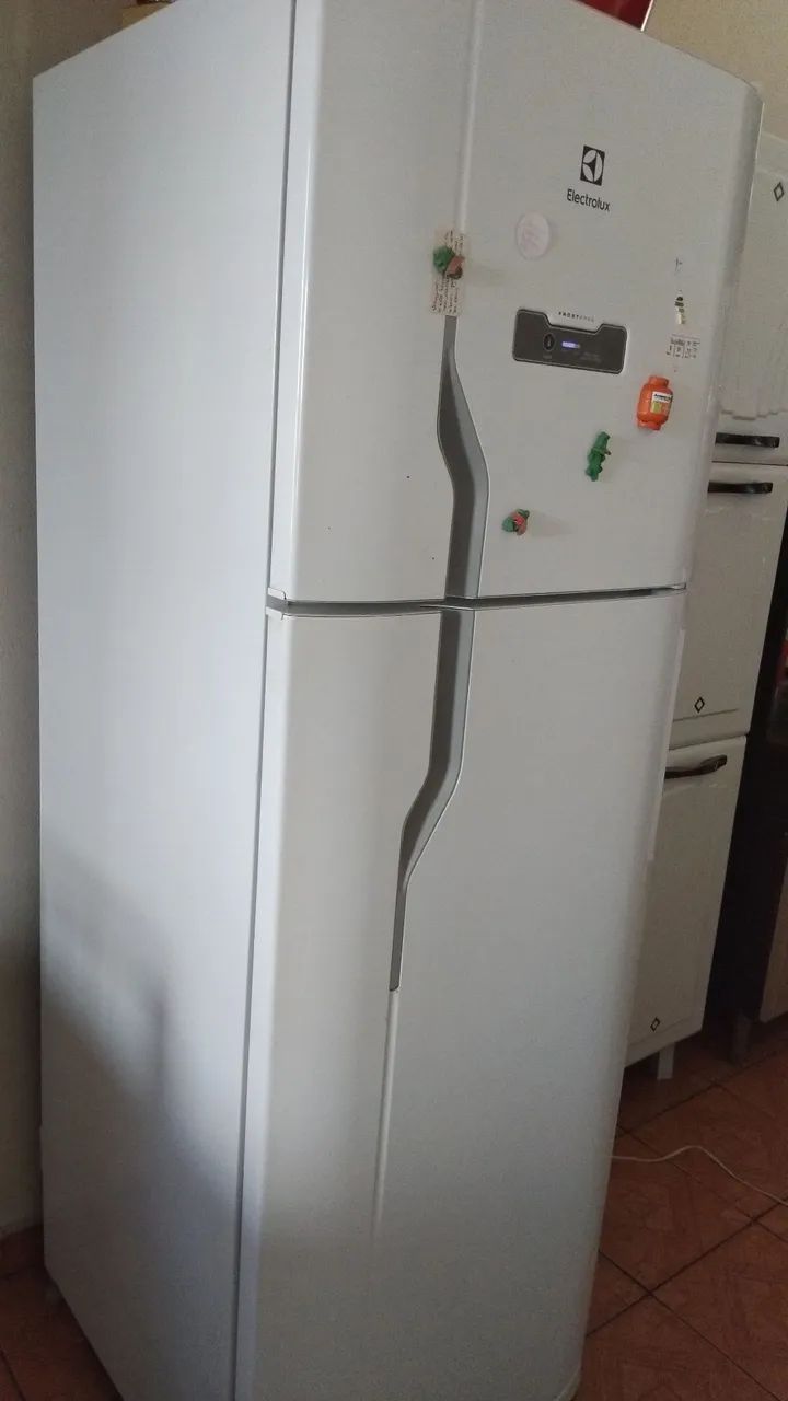 Geladeira em ótimo estado.  