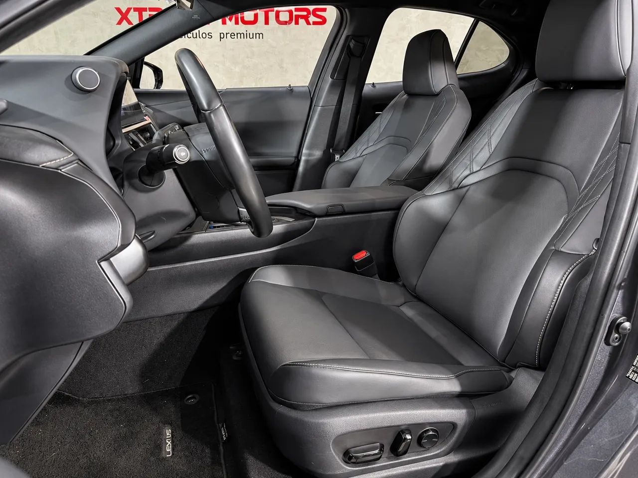 Lexus UX-250h Dynamic 2.0 16V Aut.(hybrid), foto 8 de 11