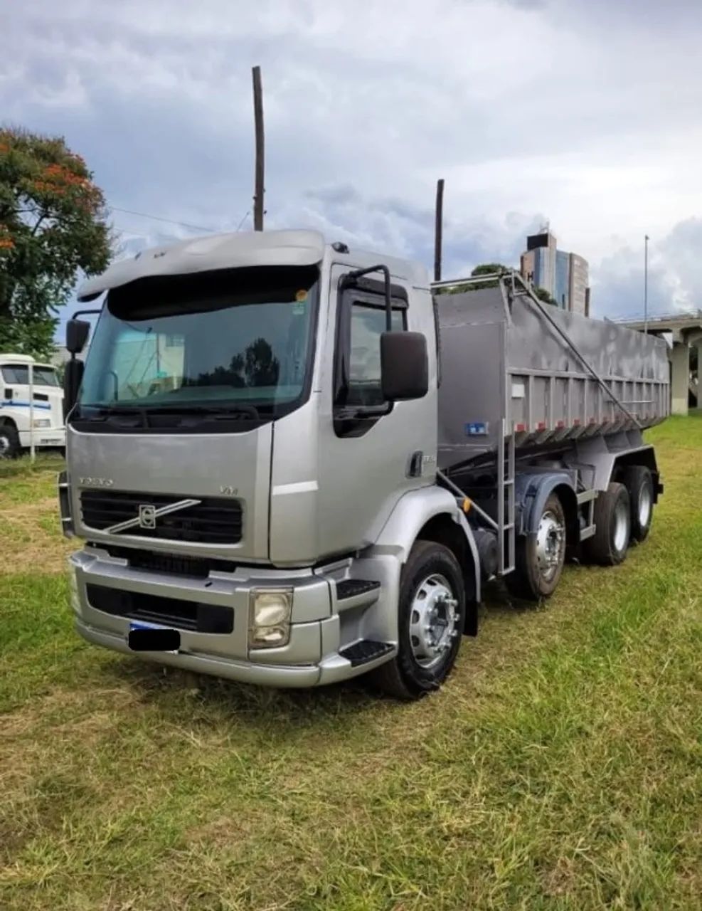 Volvo VM 260 8x2  2011 Caçamba - Foto 4