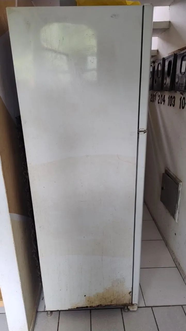 Geladeira parada para retirada de peças  - Foto 5
