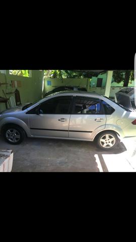Vendo Ford Fiesta Sedan 2005 C/ GNV