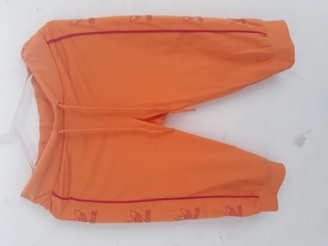 Bermuda adidas laranja para criança
