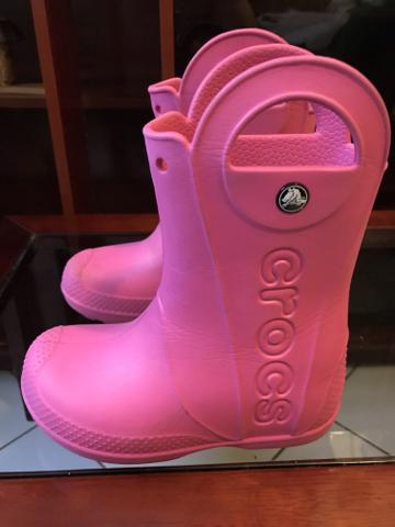 botinha crocs