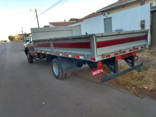 F4000 4x2 - Foto 2