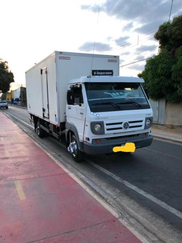 Caminhão 3/4 bau térmico 9.150