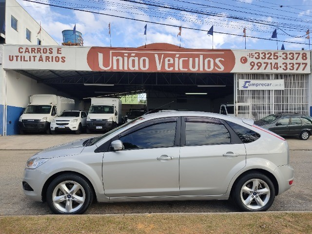 FORD FOCUS 2.0 HATCH AUTOMÁTICO