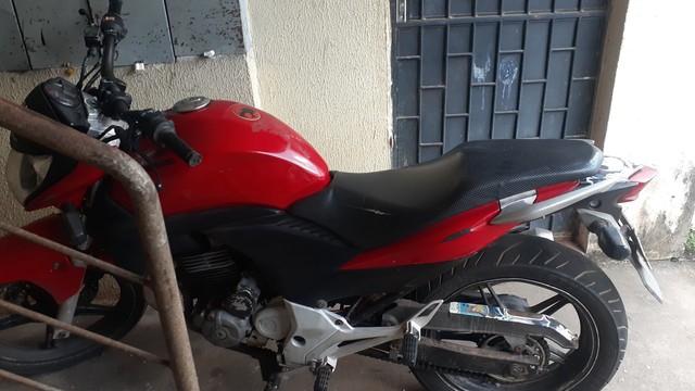 CB 300 VENDO OU TROCO COM VOLTA