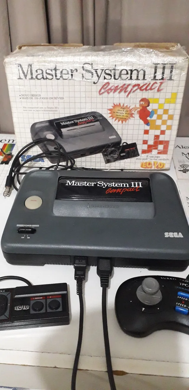 um video game antigo master sistem3 c/sonic 