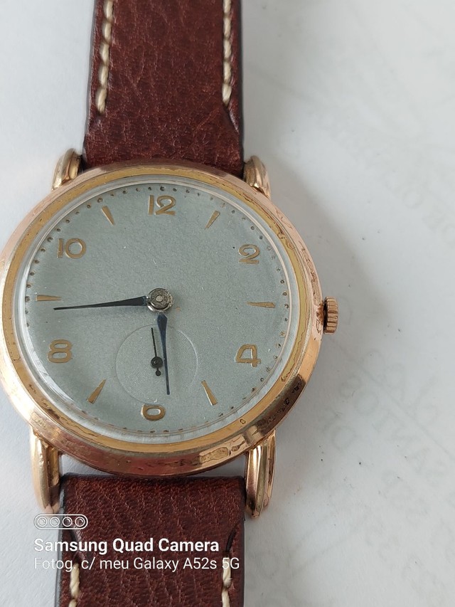Relógio marca Eska caixa dourado braço  grosso  vintage 