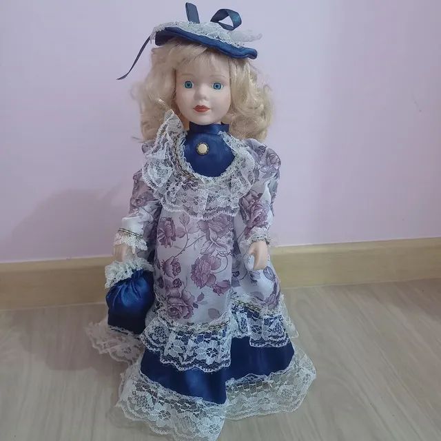 Vendo boneca de porcelana estilo dama antiga