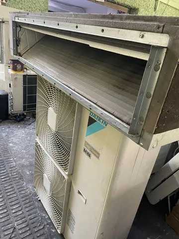 Conjunto evaporadora e condensadora Daikin 48.000 BTUs