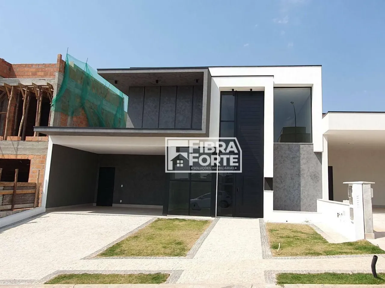 Casa à venda em condomínio em Valinhos.