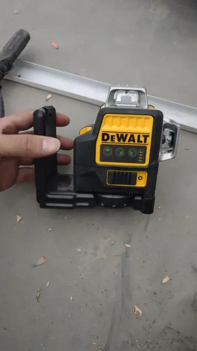 Nível laser 12 linhas Semi novo a bateria 12v - Foto 3