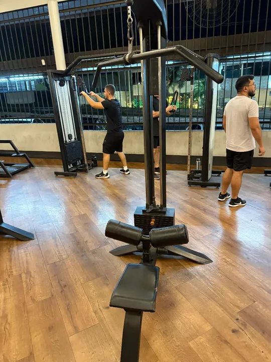 Máquina de musculação para puxadas