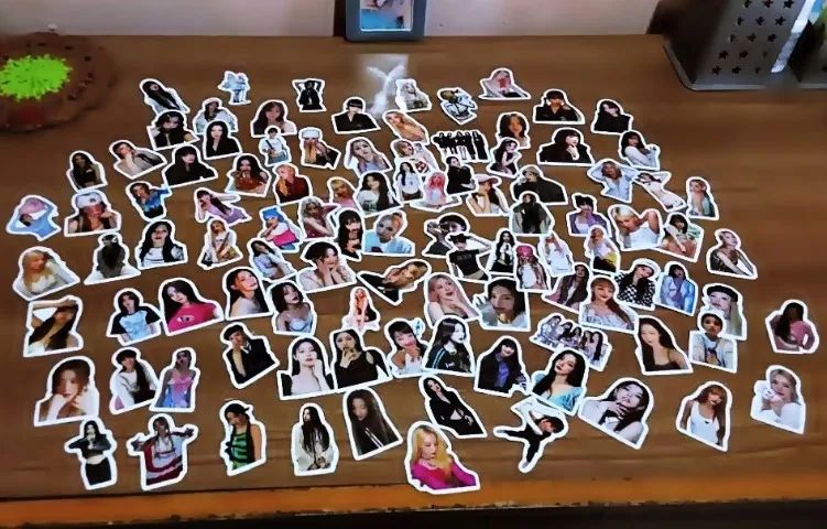 Kit 100 Adesivos de (G)I-dle Gidle - Autocolantes Pcs Peças Unidades K-Pop Kpop - Foto 3