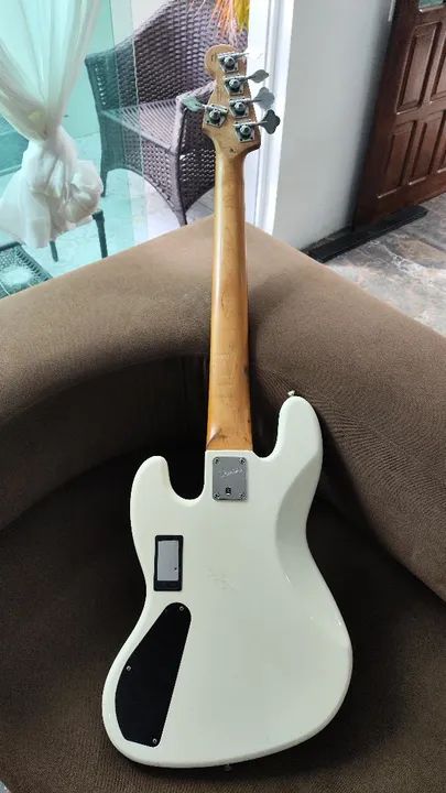 Baixo Squier Fender Deluxe 5 cordas ativo. - Foto 4