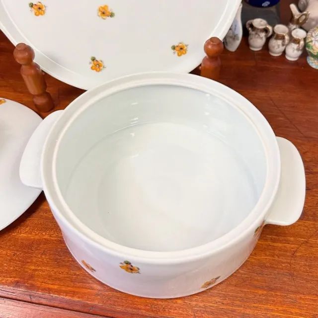 Conjunto de sopeira acompanhado por um prato de bolo Renner. - Foto 6