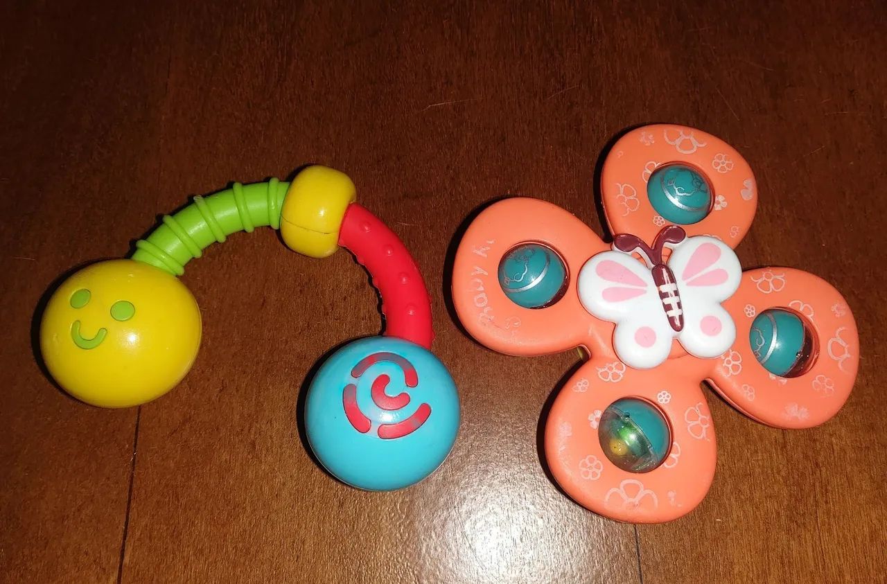 Kit com 2  Chocalhos Para Bebê