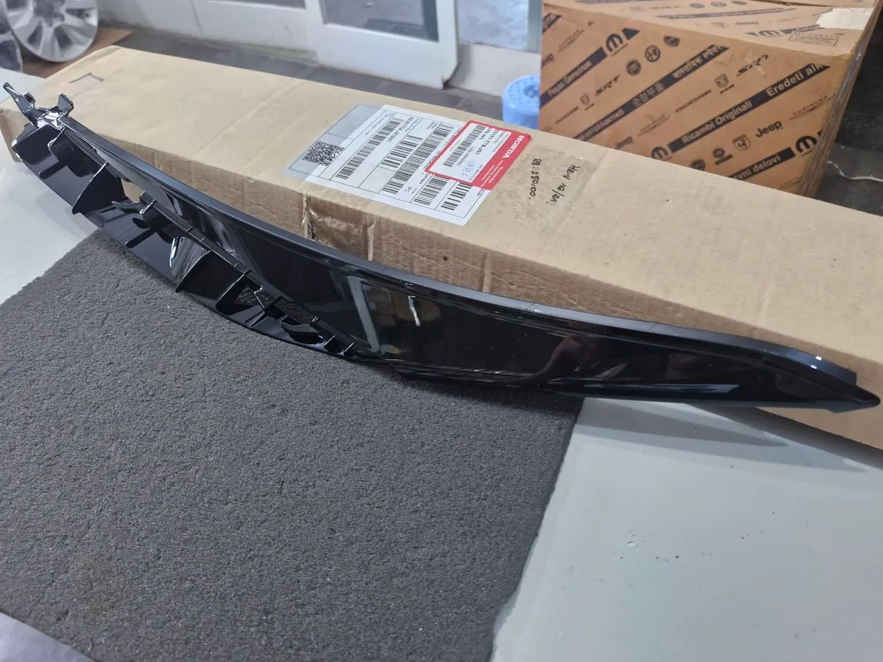 Moldura do Farol Esquerdo Honda HRV 2019 a 2021 Original