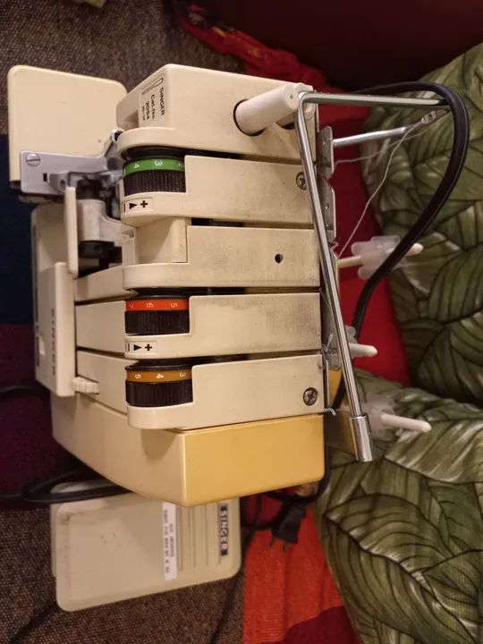 Máquina de Costura Singer Overlock 2054 - Foto 3