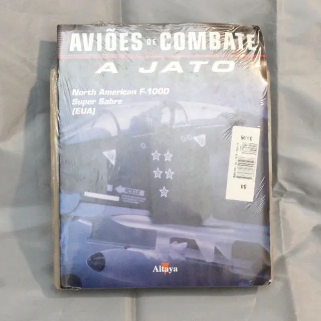 Miniatura avião de combate F-100D Super Sabre 1:72 da coleção Aviões de Combate a jato. - Foto 2