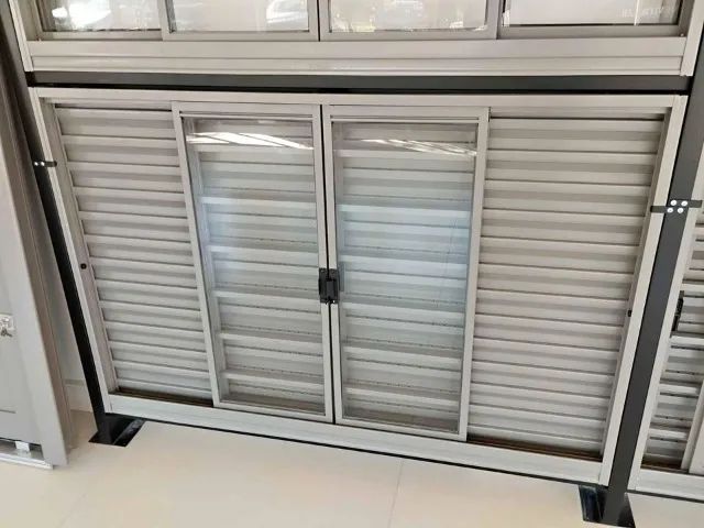 Janela Veneziana 120x100x12 horizontal cinza Vitrolar