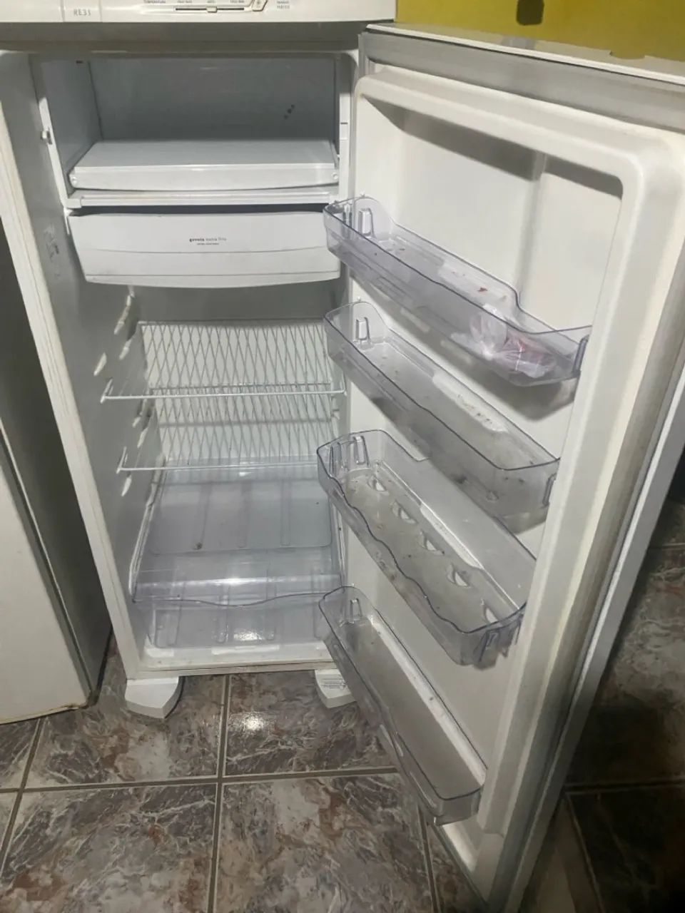 Geladeira Electrolux muito nova - Foto 3