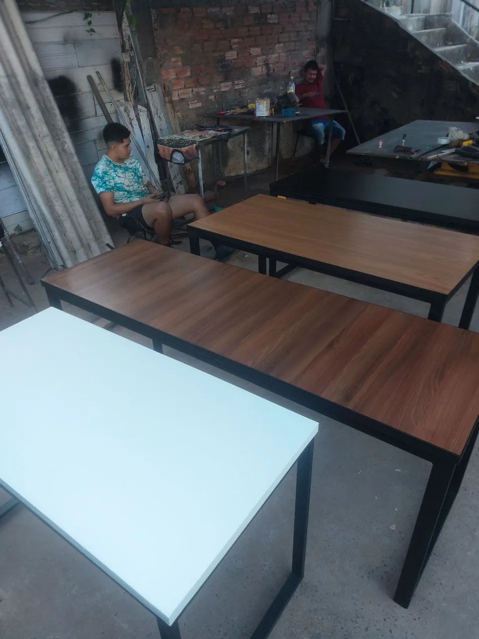 Mesa de escritório com design moderno e elegante - Foto 5