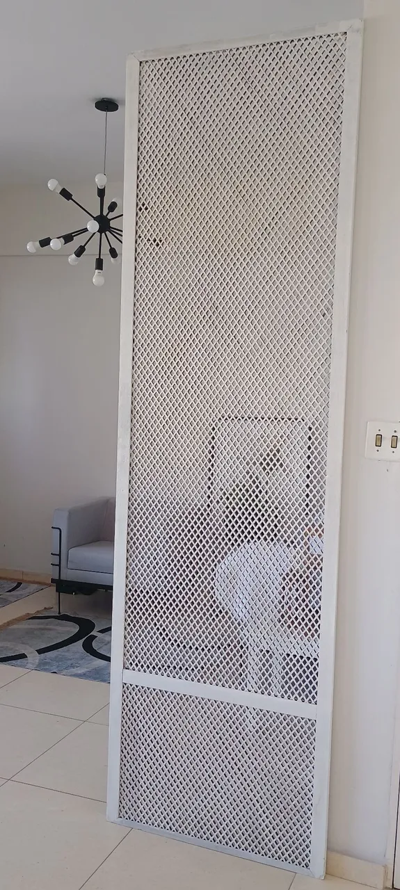 Divisória de ambiente decorativa em tela