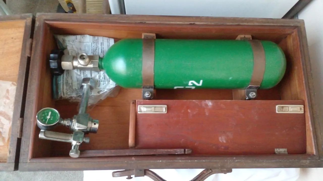 Kit com Oxigênio, válvula, fluxometro e maleta - Foto 2