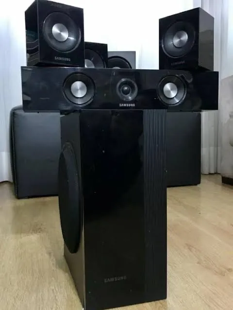 Home Theater Samsung - super potente 1000W RMS , completo com cabo óptico digital