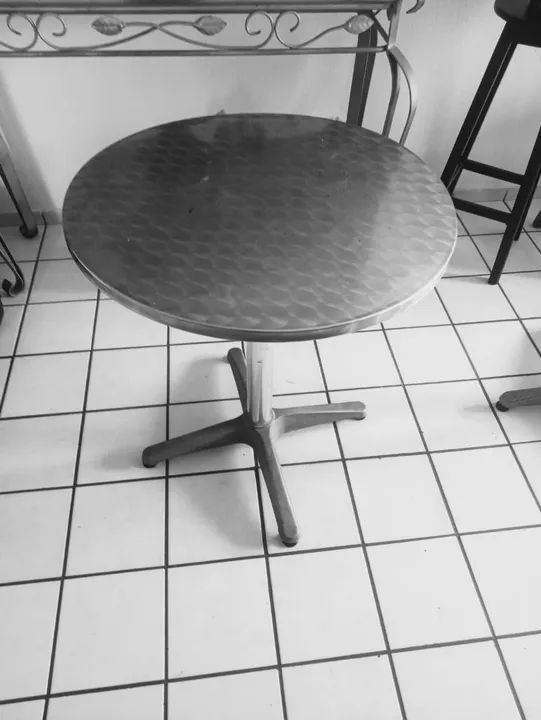 Mesa de centro redonda em alumínio - Foto 2