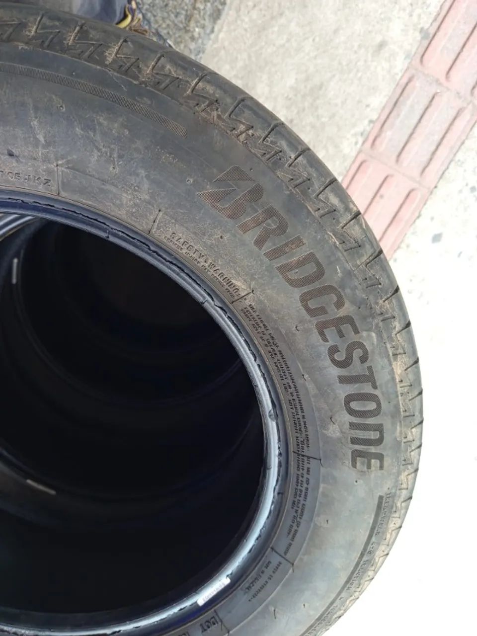 Pneus em bom estado. Roda bastante ainda  215/65R16 - Foto 3