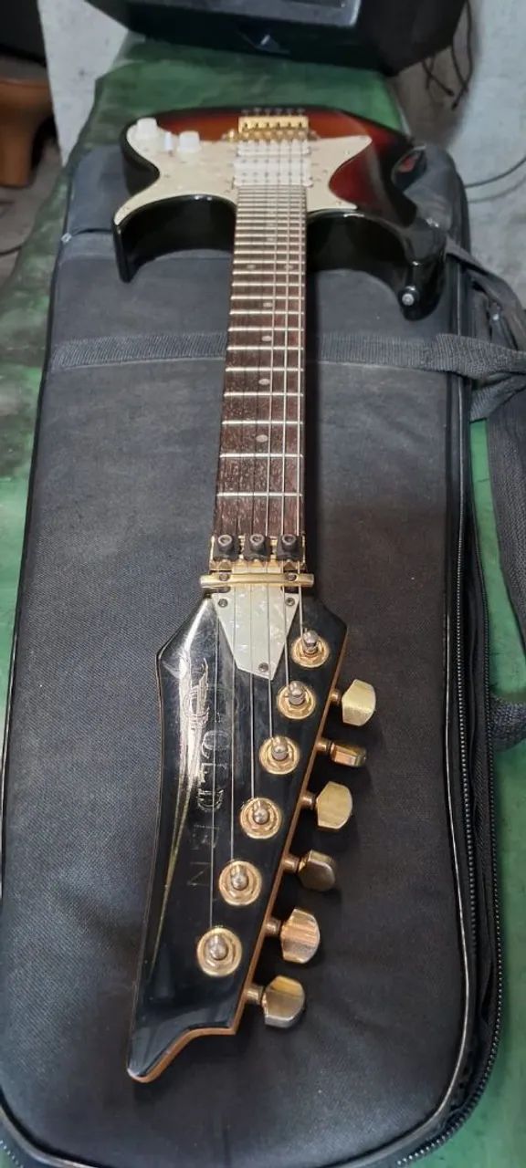 Guitarra com acessórios.  - Foto 3