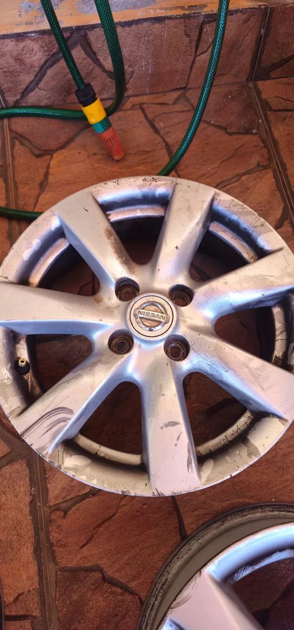 Rodas de liga leve Nissan Versa/March aro 15