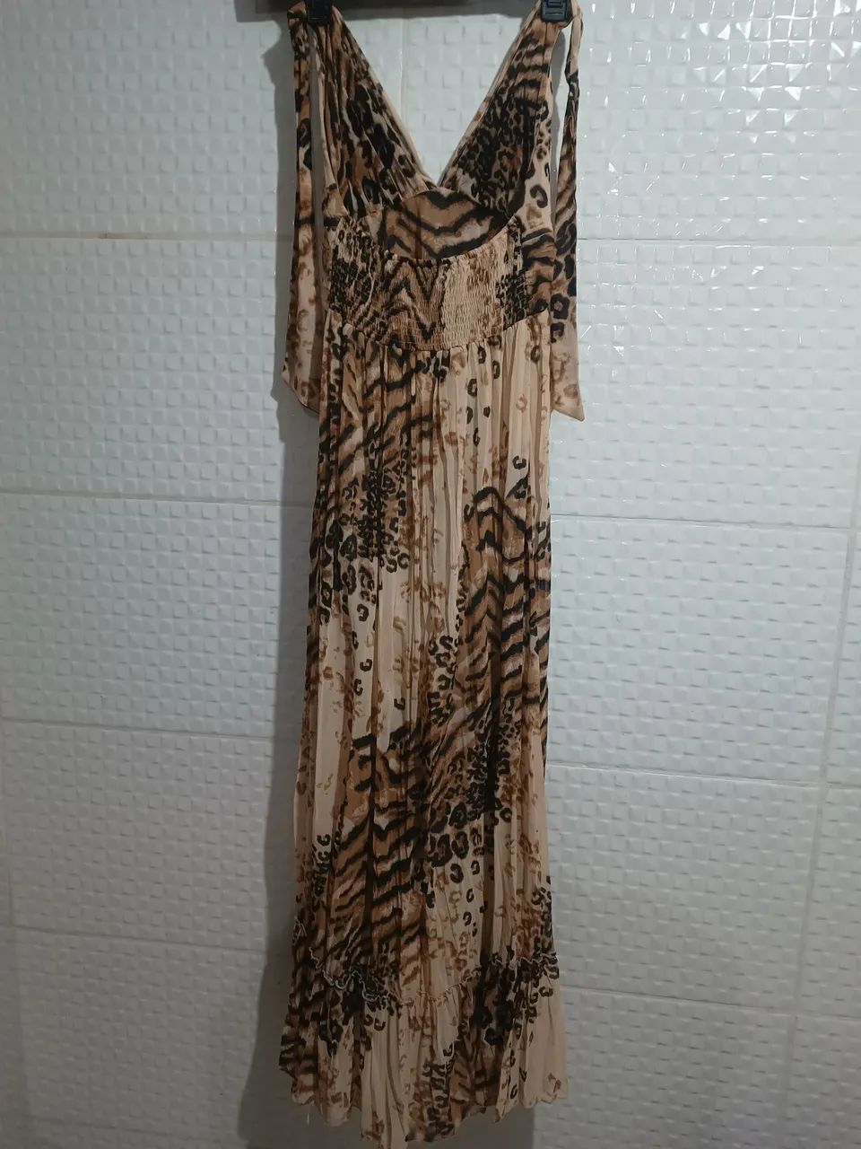 Vestido lindo tipo seda amarrar no pescoço, com lastek atrás  - Foto 4