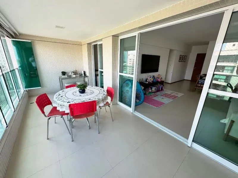 TRÊS SUÍTES EM ALPHAVILLE, ANDAR ALTO, 03 VAGAS, VARANDA GOURMET