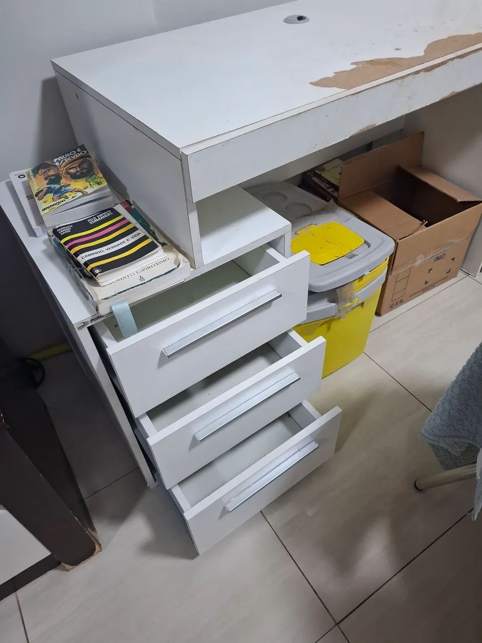 Mesa em boas condições ideal para quarto e estudo. - Foto 3