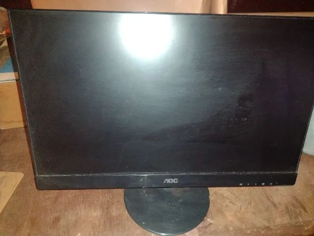 monitor e carcaça de PC