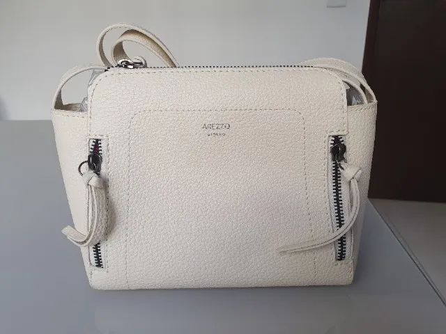 Bolsa off white Arezzo - média 