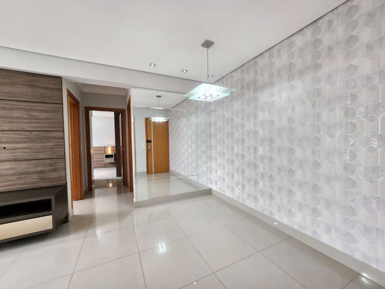 02 QUARTOS COM SUÍTE, PORCELANATO, ARMÁRIOS PLANEJADOS, ANDAR ALTO E NASCENTE. - Foto 3