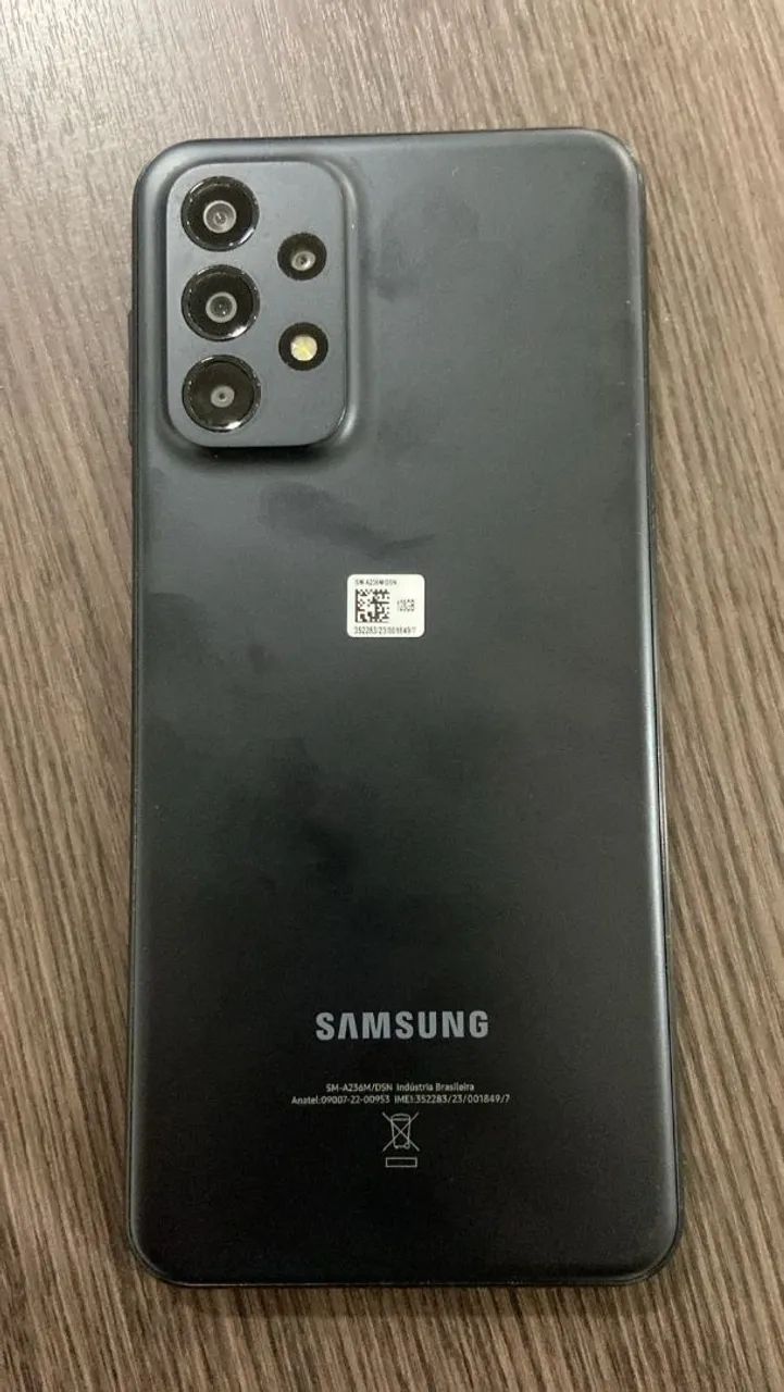 Vendo um excelente celular Samsung 128gb sem marcas de uso, não acompanha carregador 