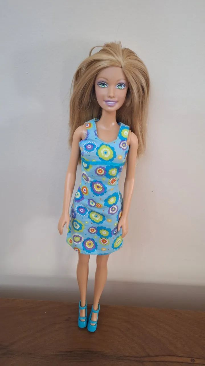 Boneca Barbie em vestido floral Brinquedos e Jogos Parque
