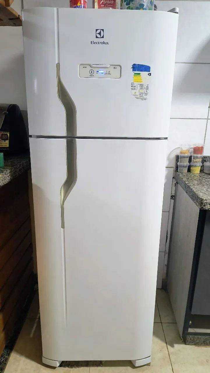 Vendo Geladeira Electrolux 