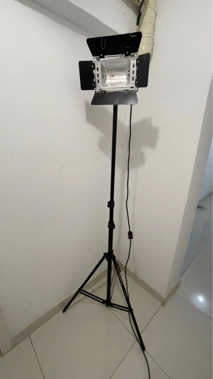 Tripé de luz com refletor, 3 metros de altura, iluminação evento - Foto 3