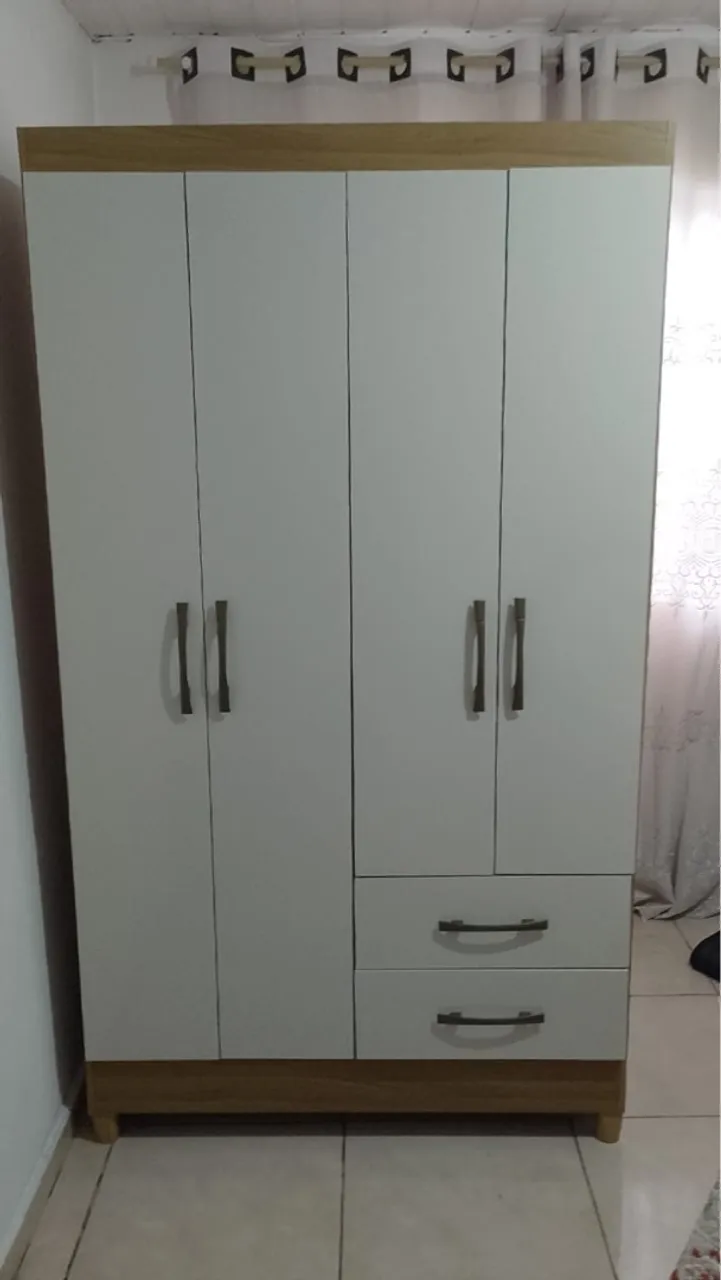 Guarda-Roupa 4 Portas com Gavetas